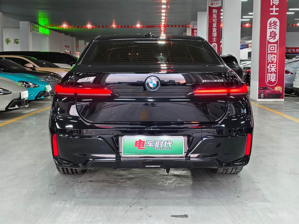 BMW i7