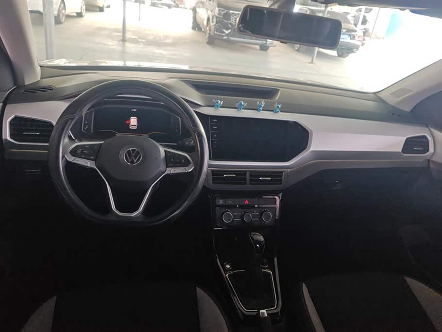 Volkswagen Exploring the shadow