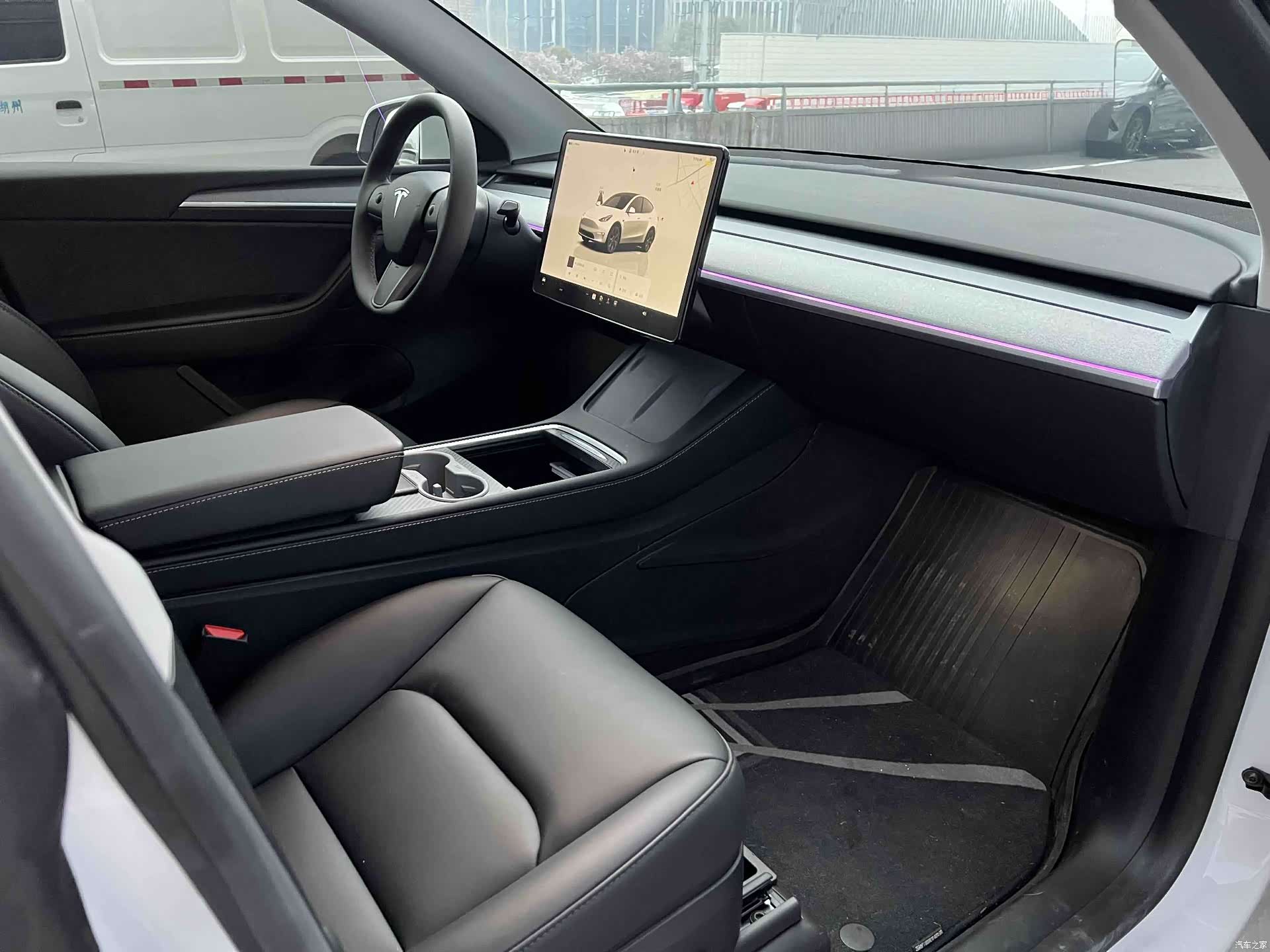 Tesla Model Y, 2024 7