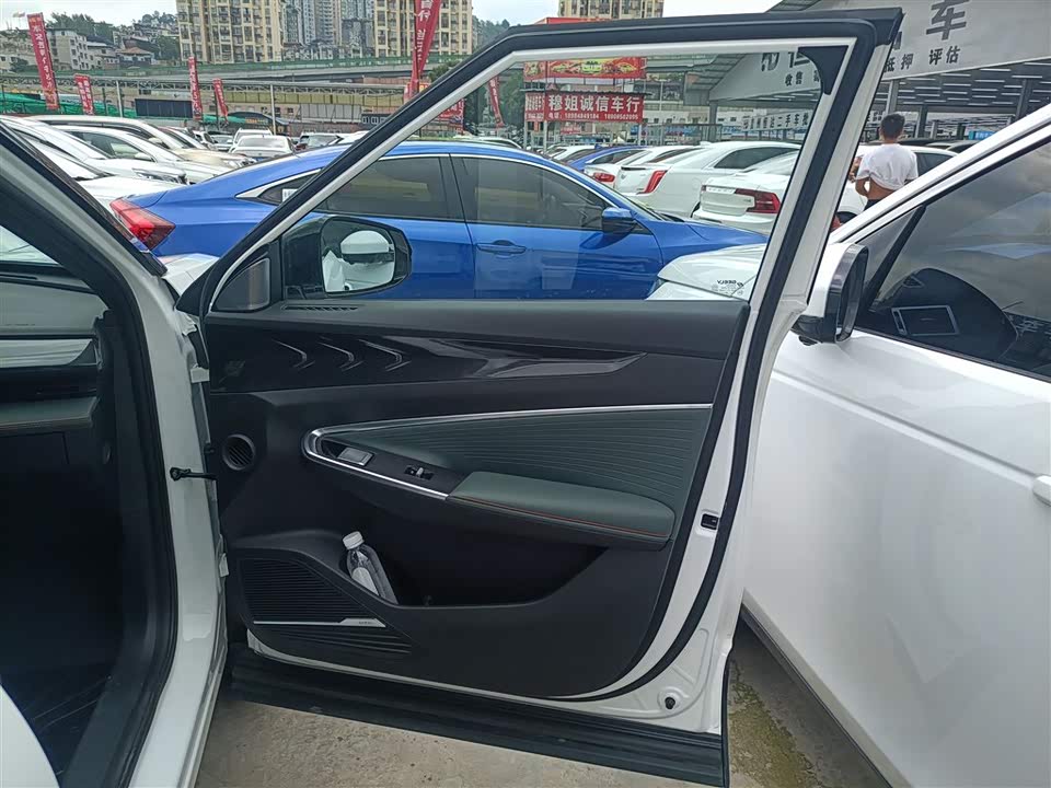 Geely Atlas