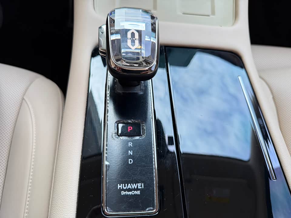 AITO Ask the world M7