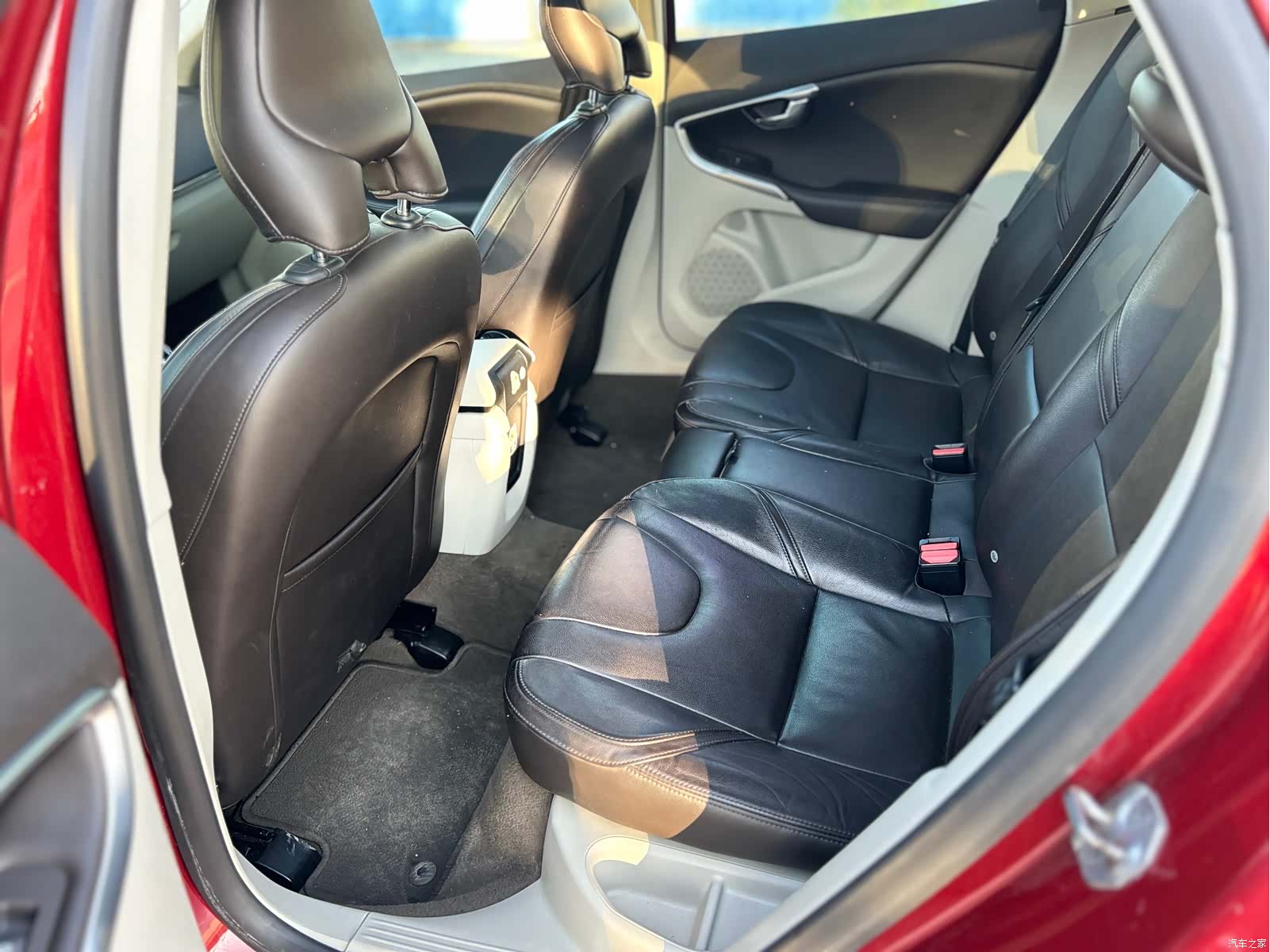 Volvo V40, 2015 28