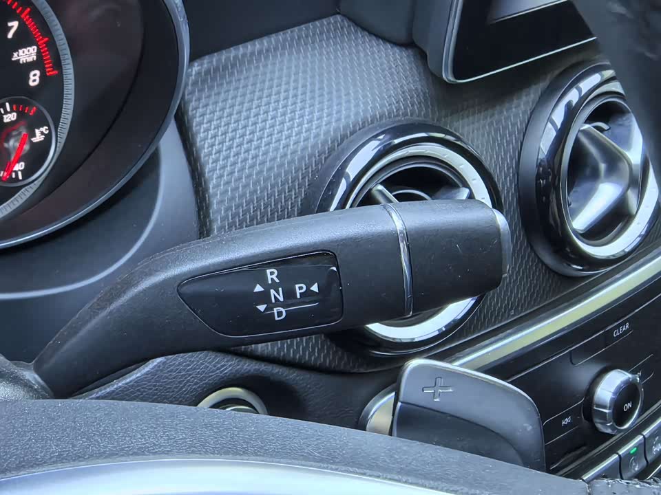Mercedes-Benz GLA Mercedes-Benz GLA