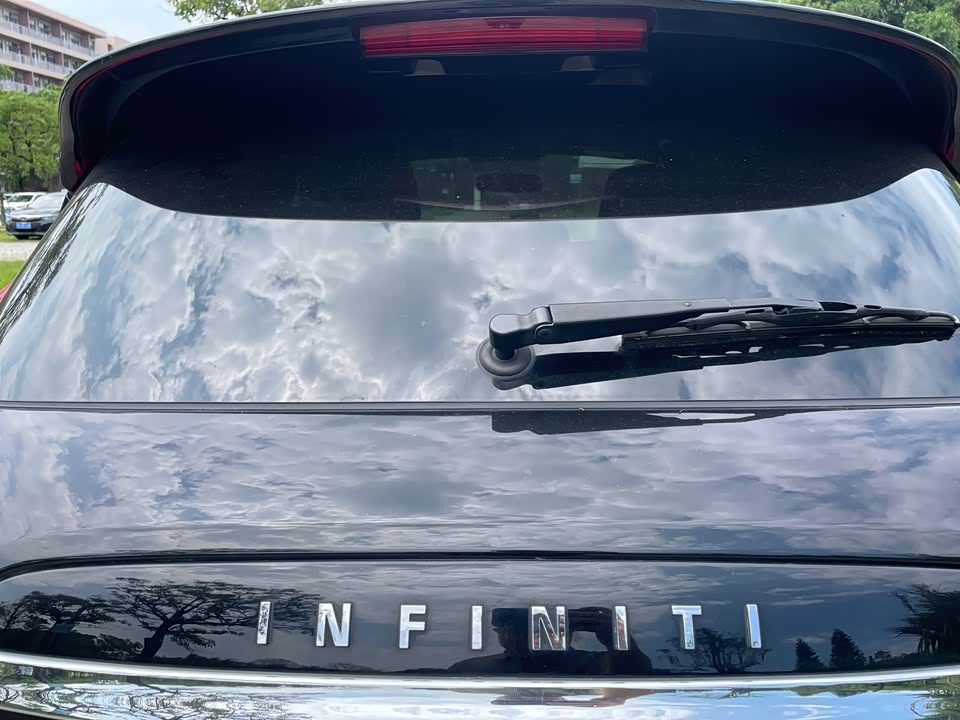Infiniti ESQ