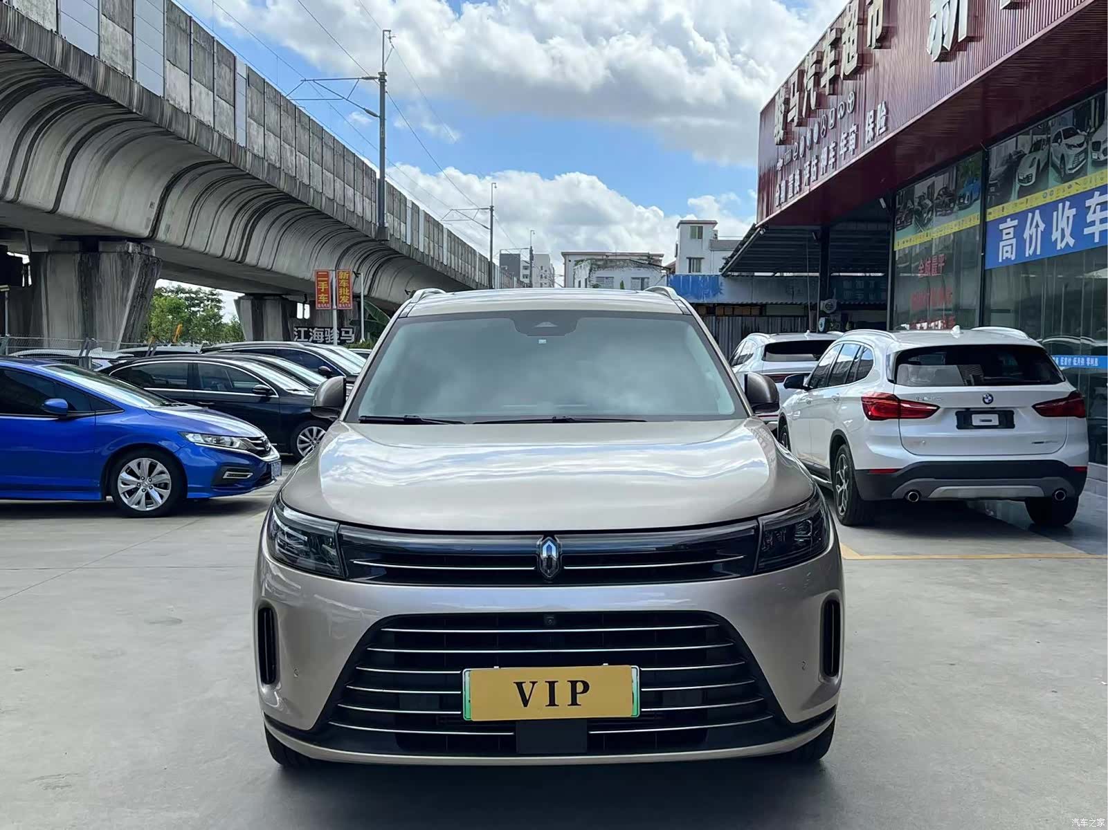 AITO M7, 2023 2