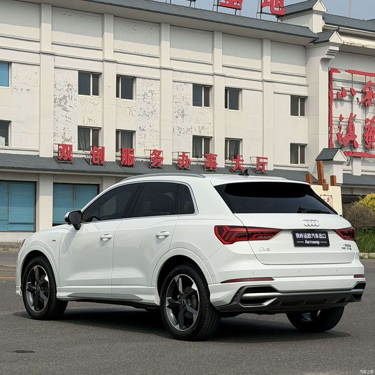 Audi Q3, 2023 4