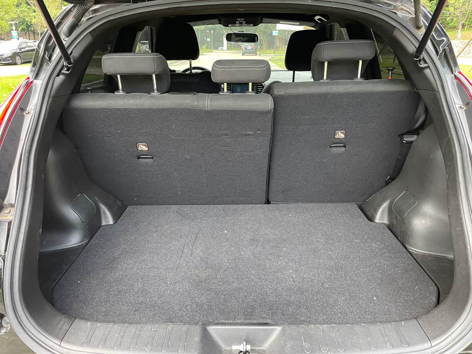 Infiniti ESQ