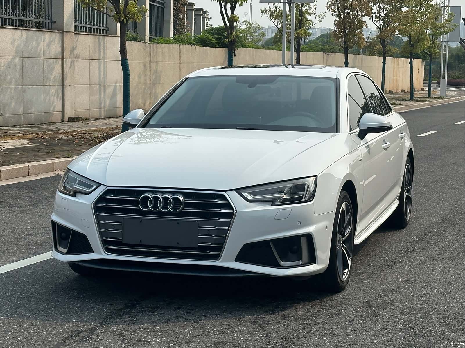 Audi A4L, 2019 1
