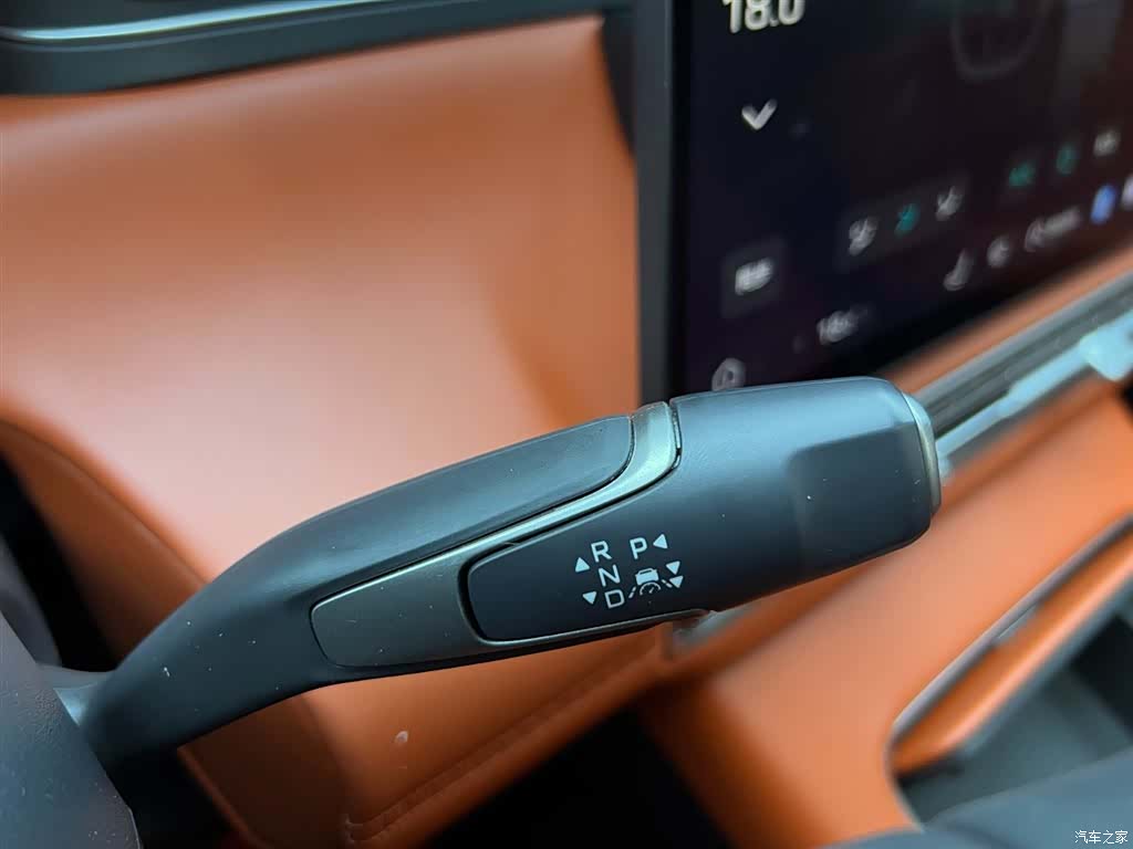 Hongqi HS6, 2026 23