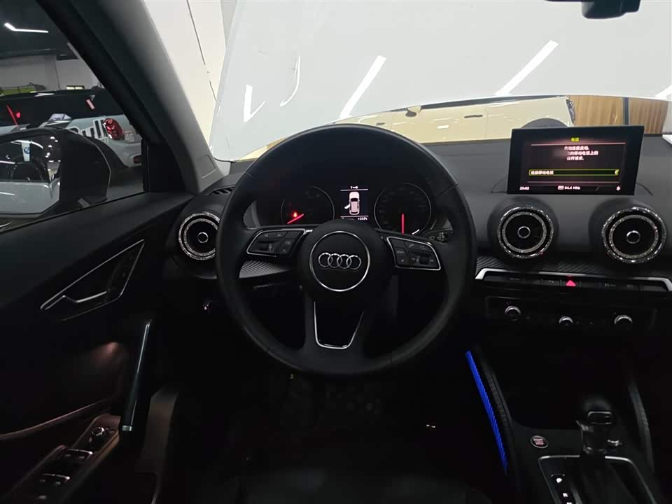 Audi Q2L
