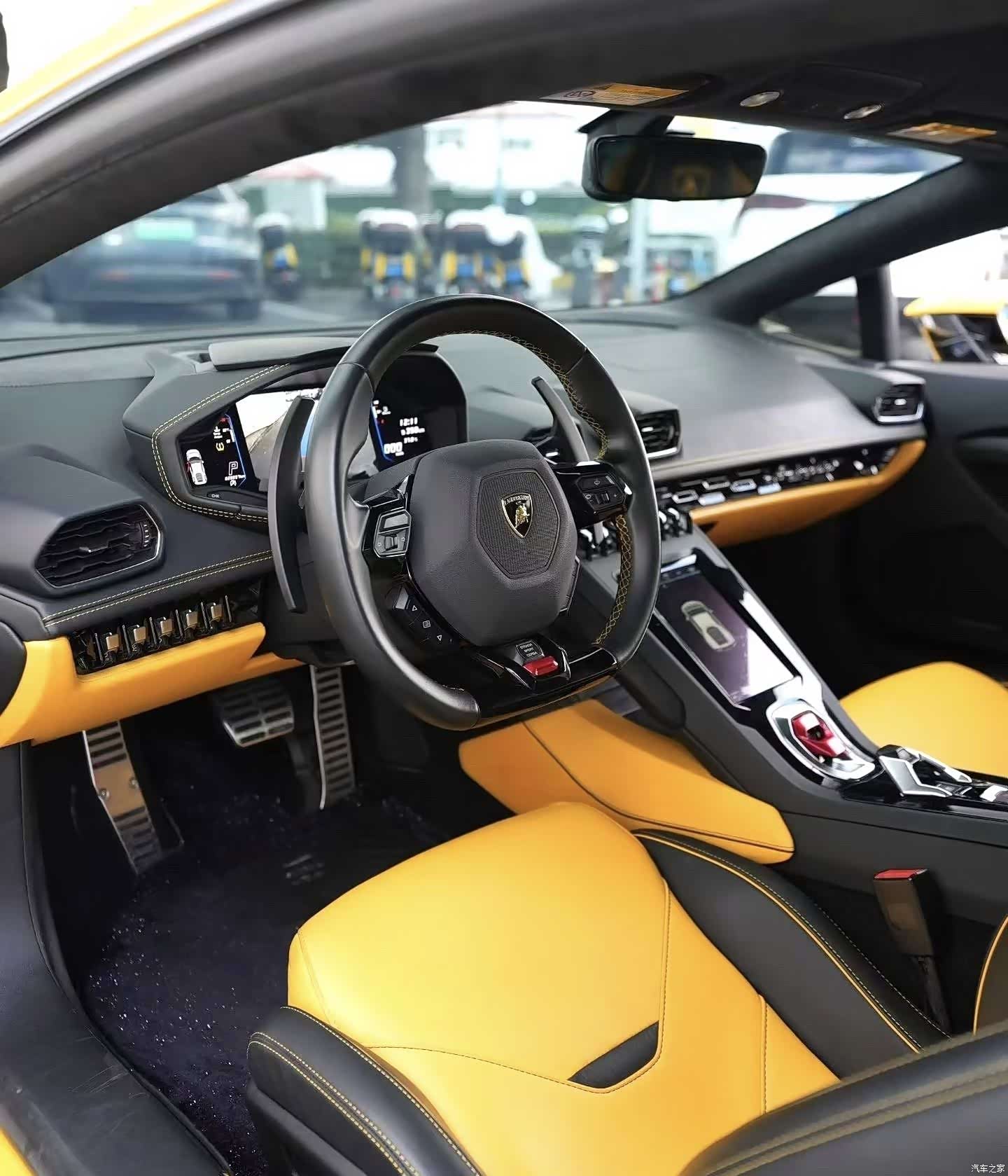 Lamborghini Huracán, 2022 все фото