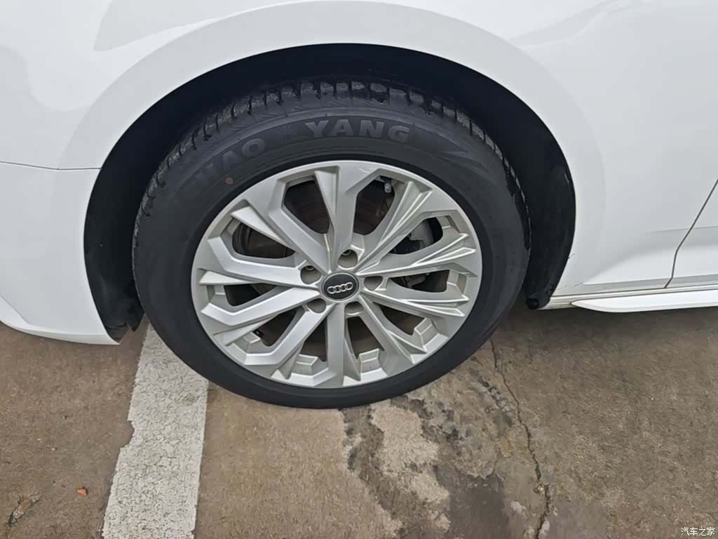 Audi A4L, 2019 23