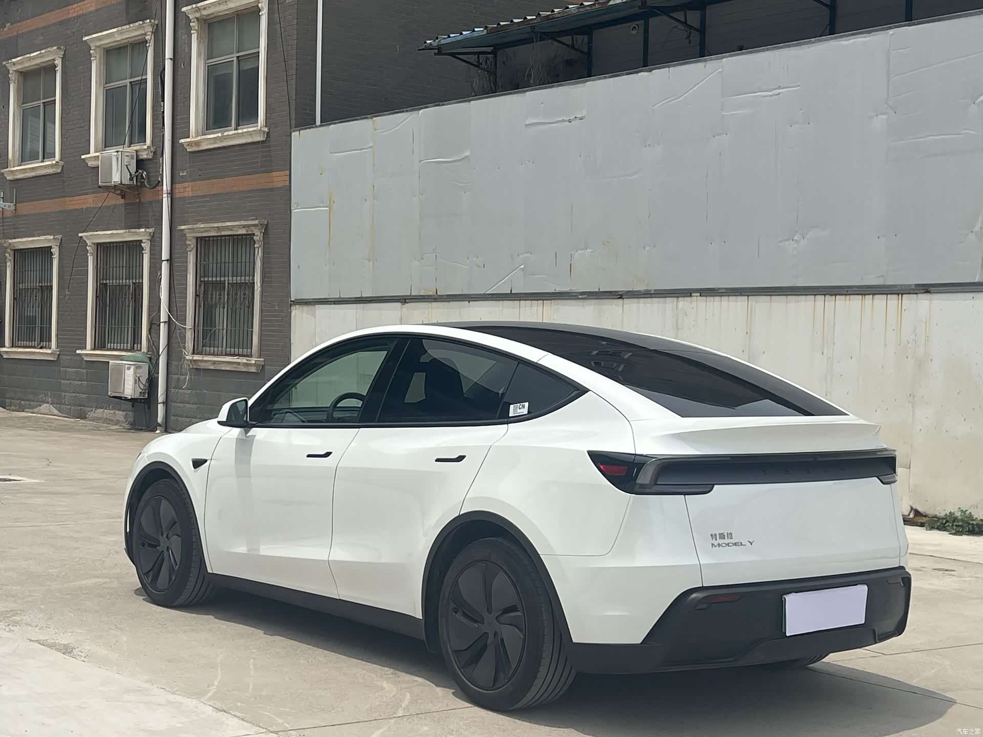 Tesla Model Y, 2025 7