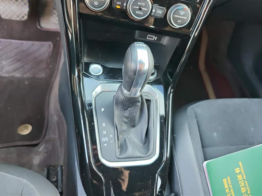 Volkswagen T-ROC exploring Songs