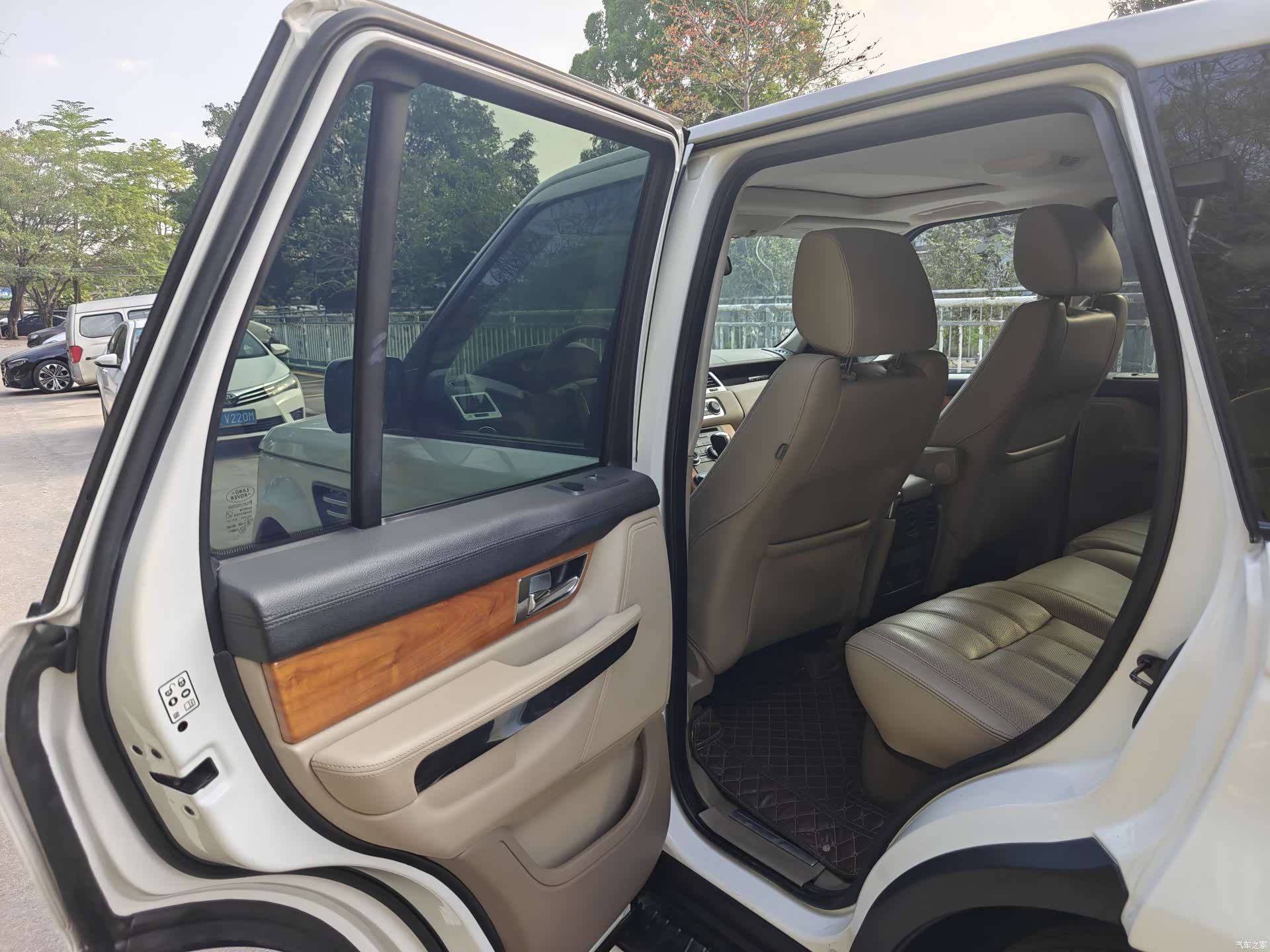 Land Rover Range Rover, 2011 16