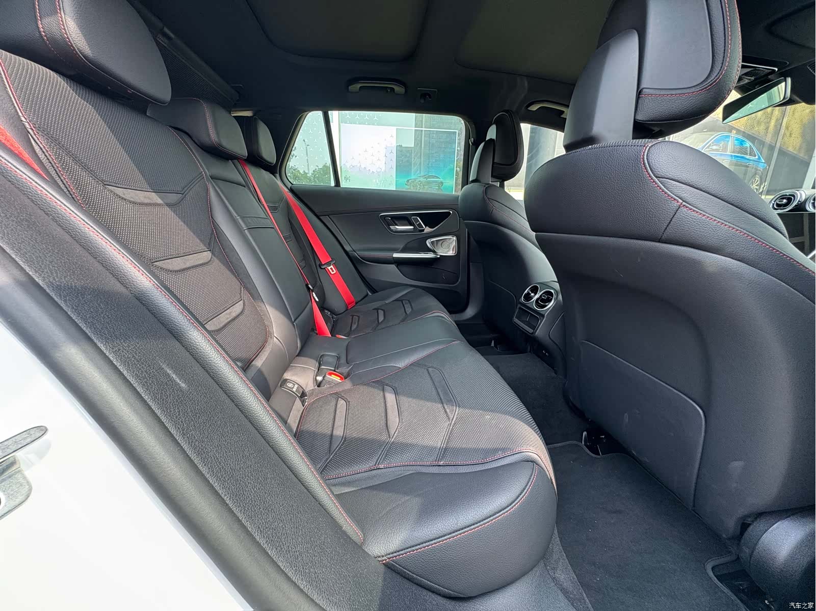 Mercedes-Benz C-Class, 2025 18