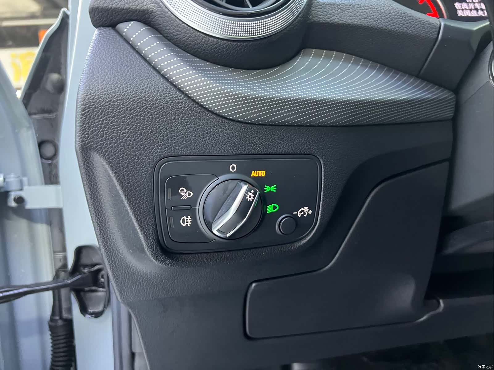Audi Q2L, 2023 все фото