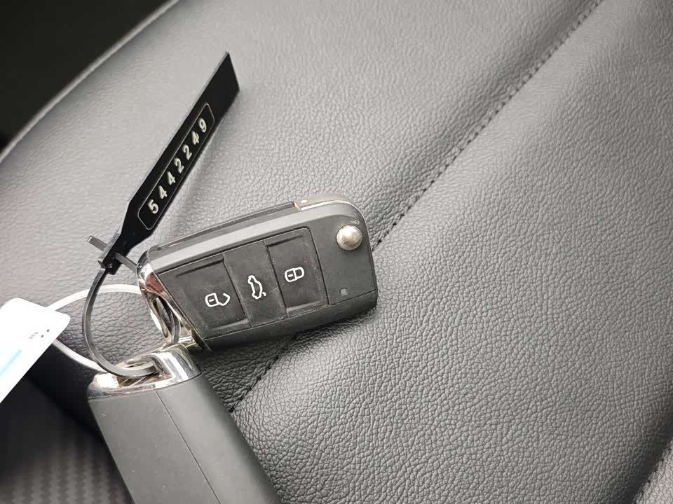 Volkswagen T-ROC exploring Songs