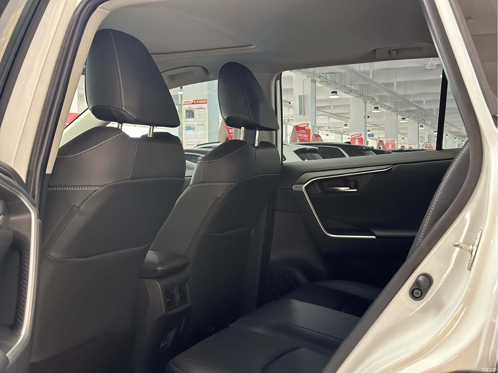 Toyota RAV4, 2022 8