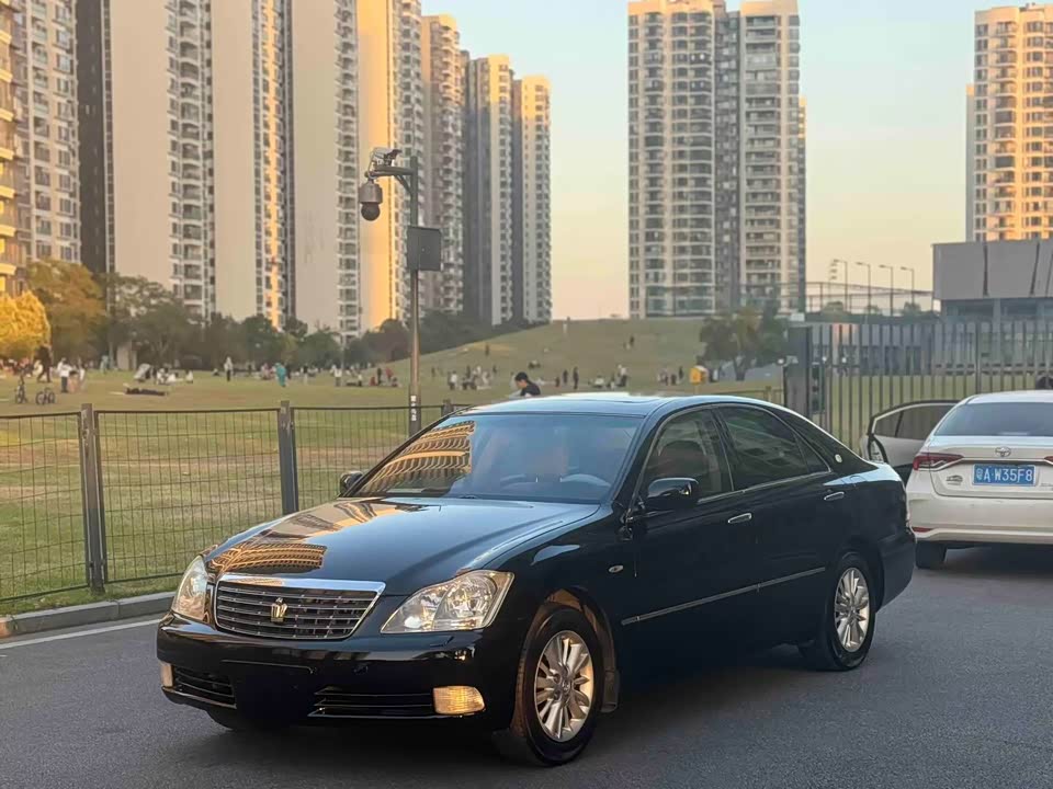 Toyota crown