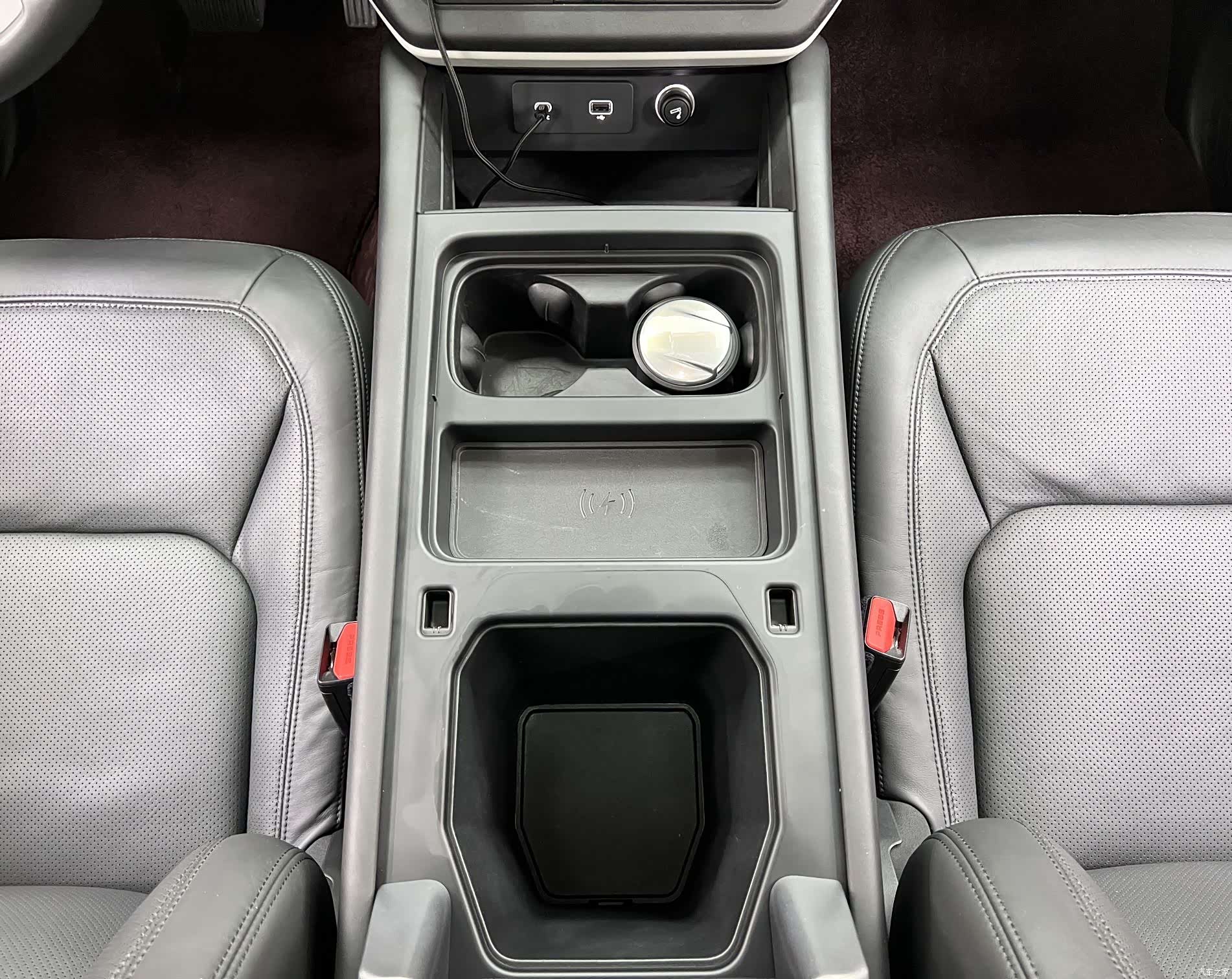 Land Rover Defender, 2022 28