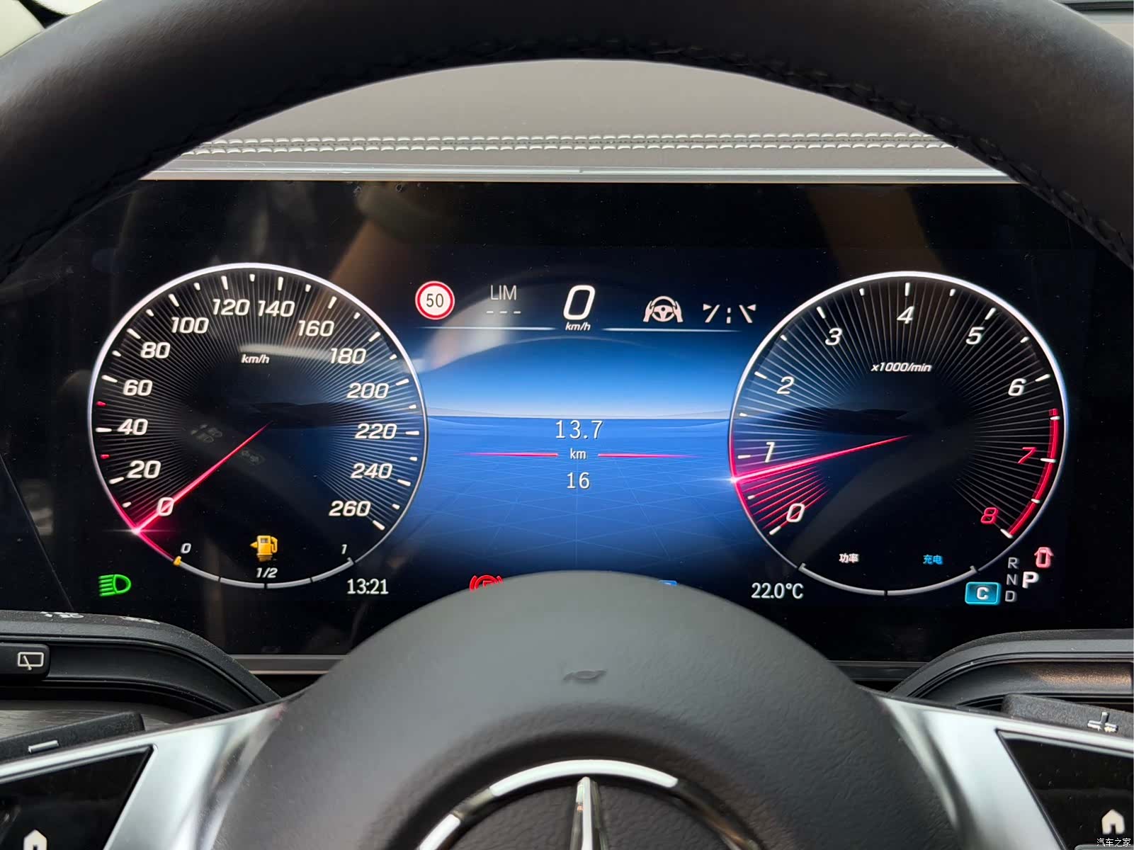 Mercedes-Benz V-Class, 2026 9