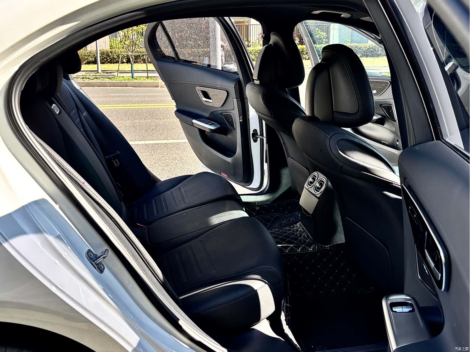 Mercedes-Benz C-Class, 2024 11