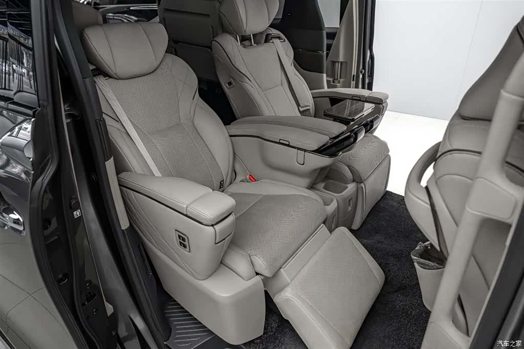 Toyota Vellfire, 2023 26