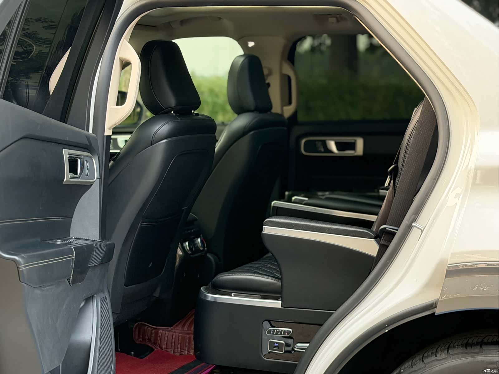 Ford Explorer, 2021 11
