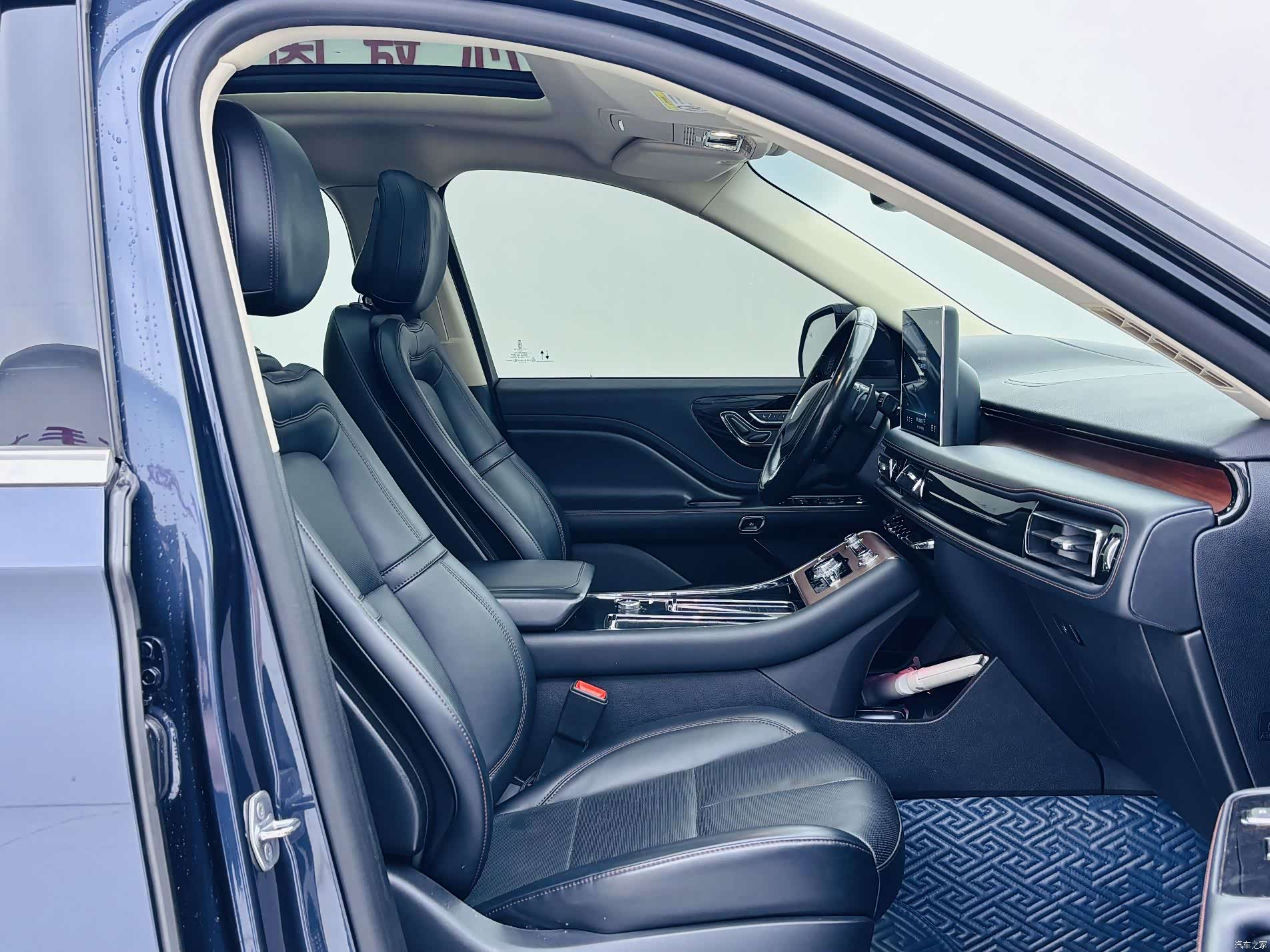 Lincoln Aviator, 2022 10
