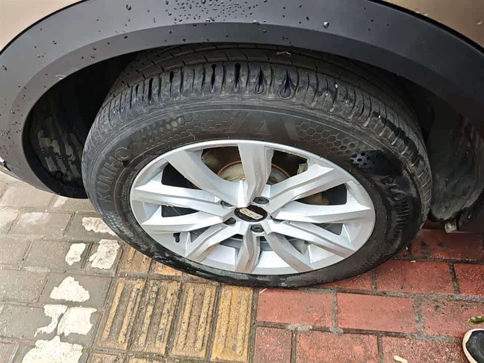 Volkswagen T-ROC exploring Songs