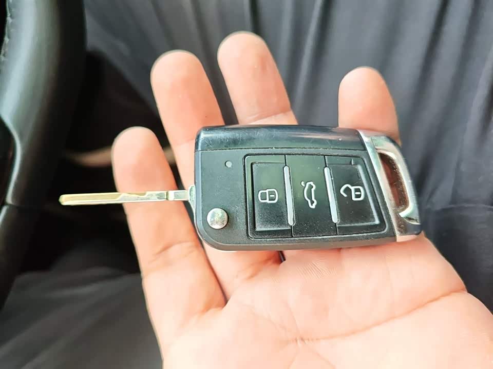 Volkswagen T-ROC exploring Songs