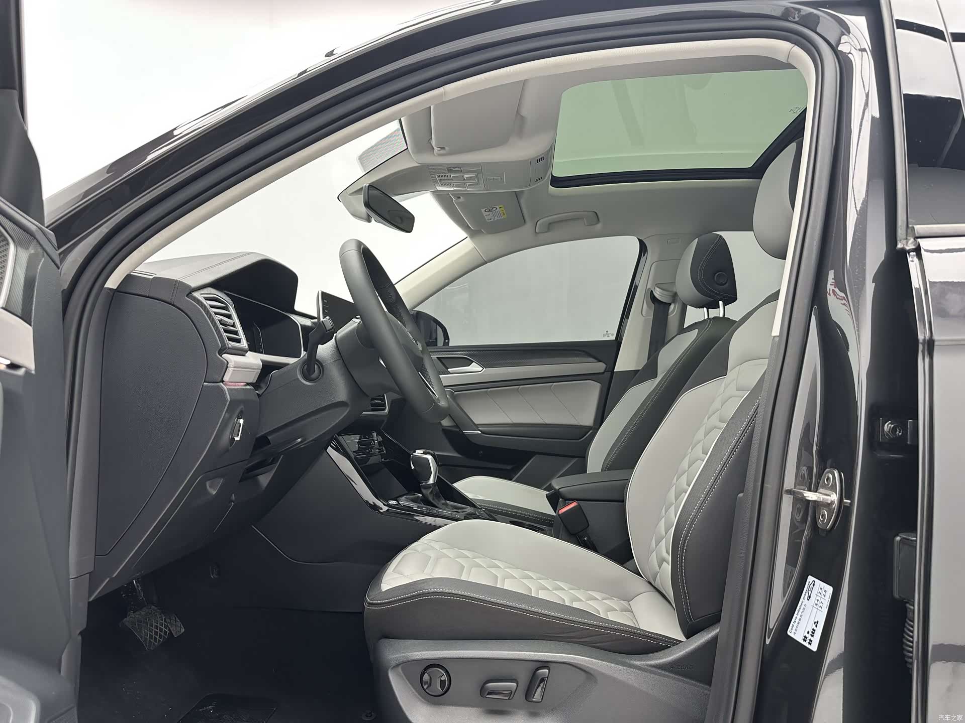 Volkswagen Tayron, 2023 все фото