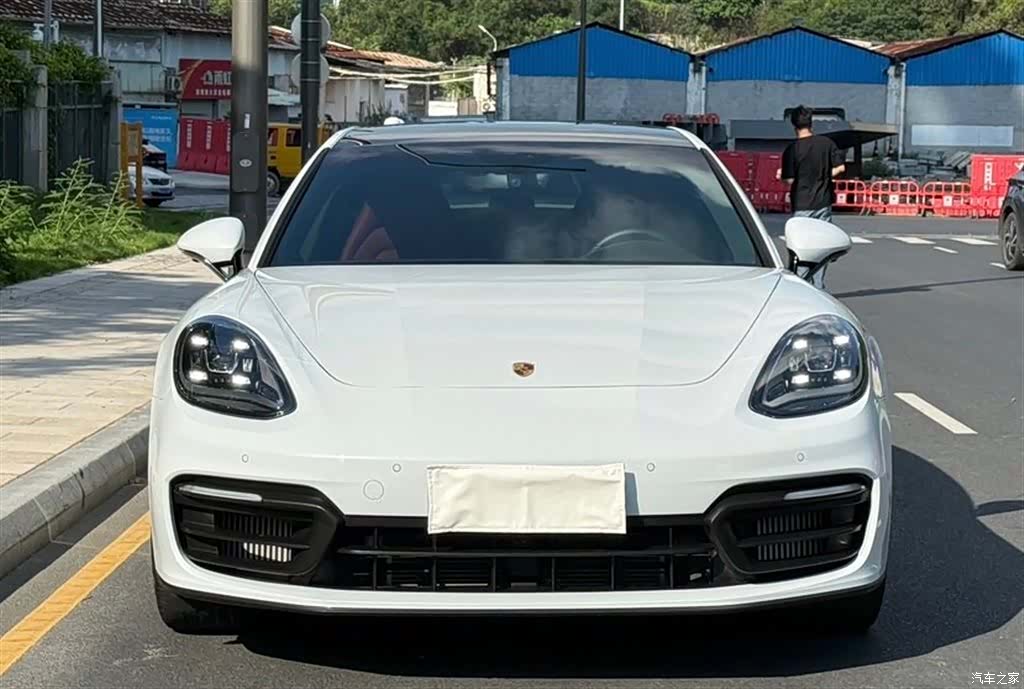 Porsche Panamera, 2023 2