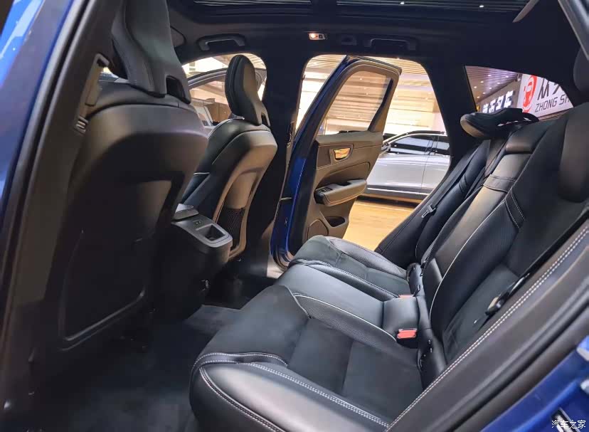 Volvo XC60, 2019 все фото