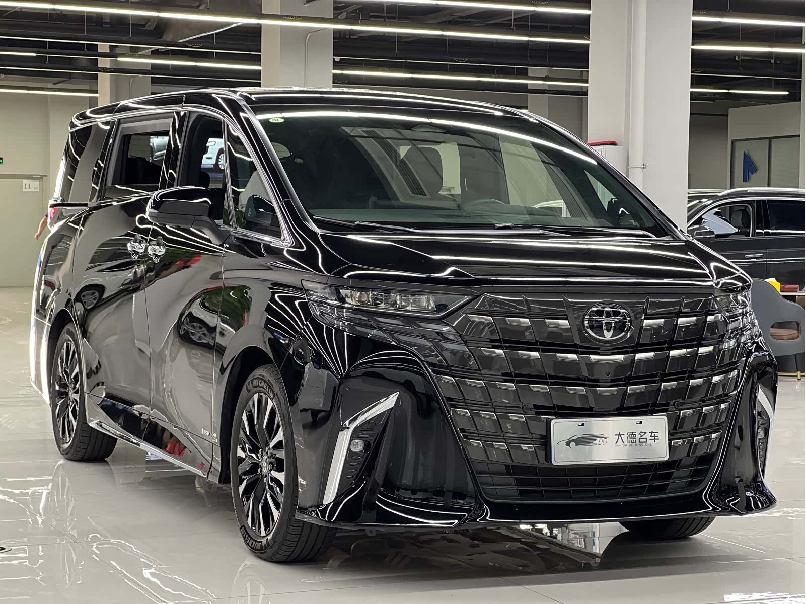 Toyota Alphard, 2026 3