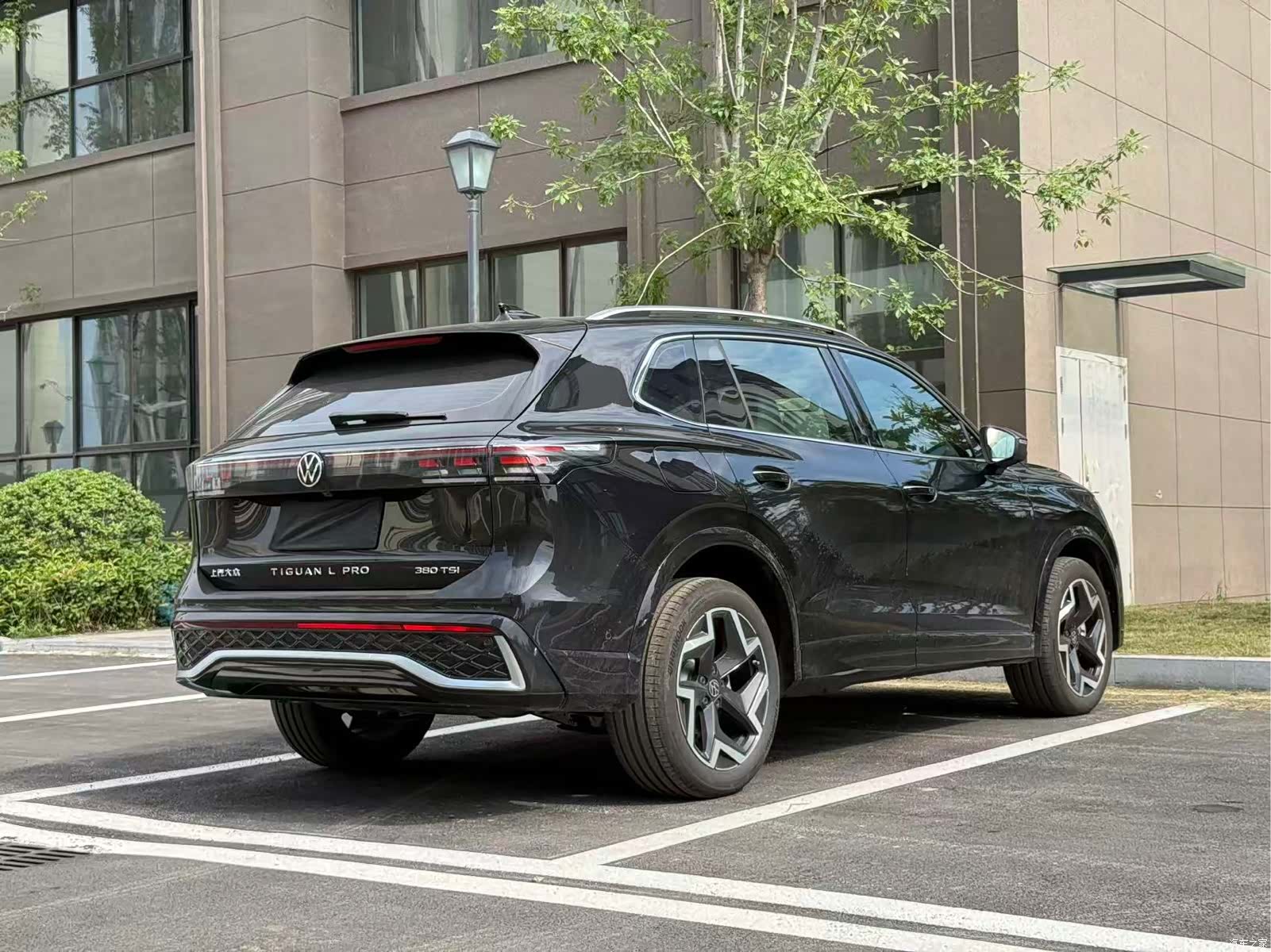 Volkswagen Tiguan L, 2026 9