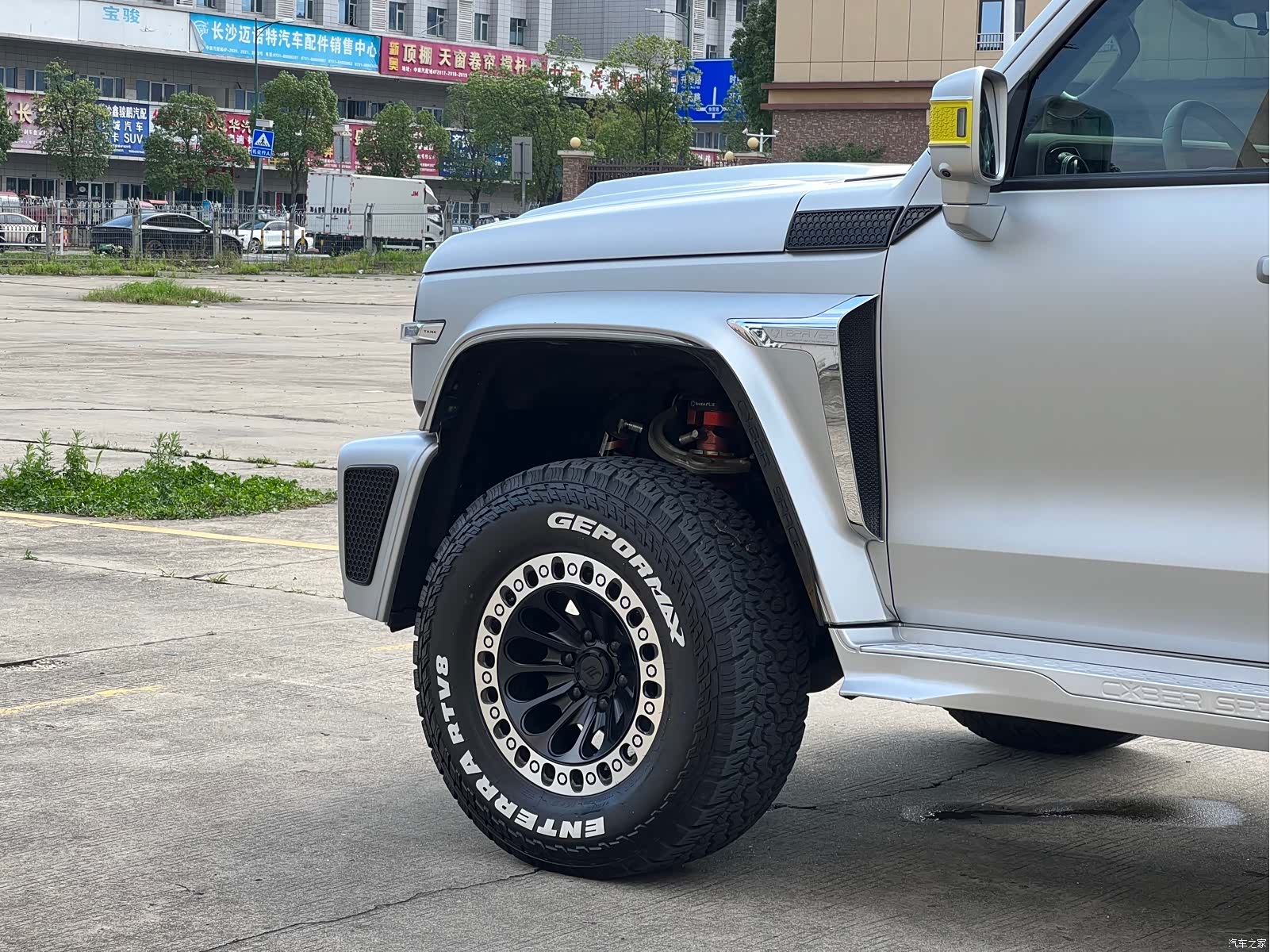 Tank 300, 2022 8