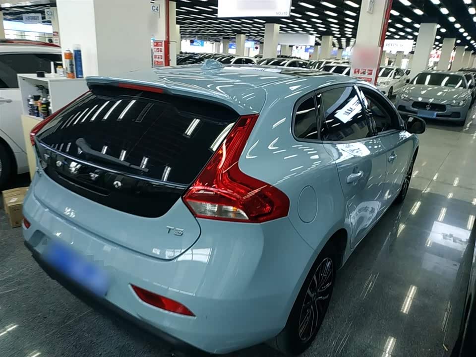 Volvo V40