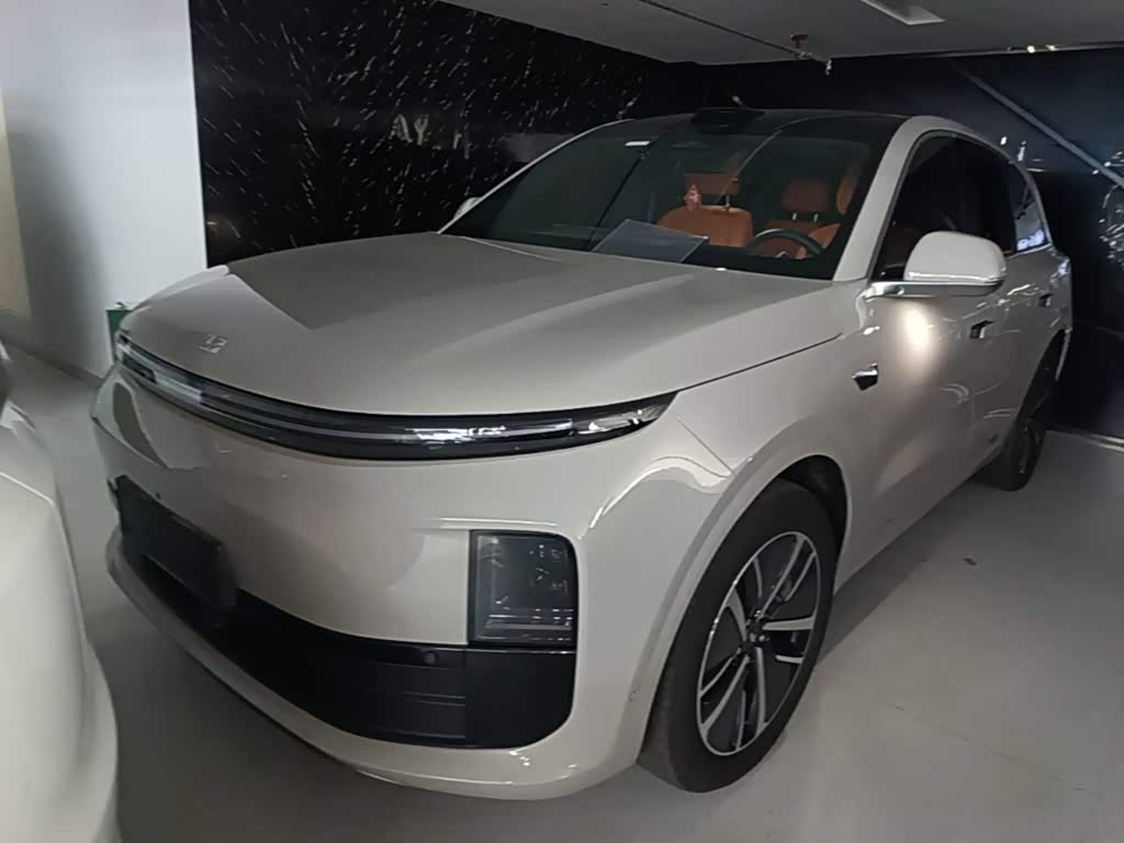 Li Auto L6
