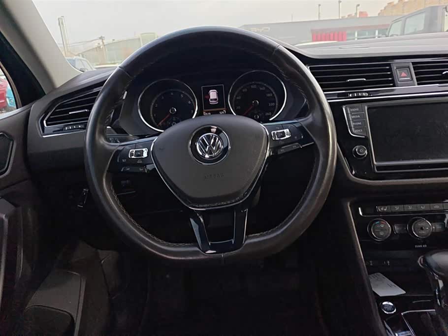 Volkswagen Tiguan L