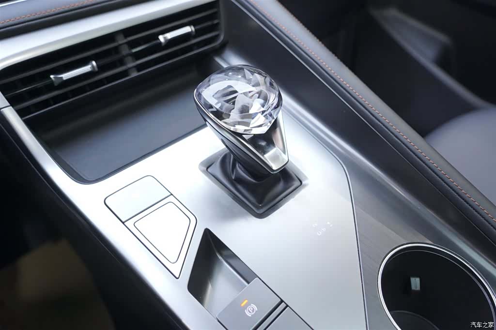 Roewe RX5, 2023 18