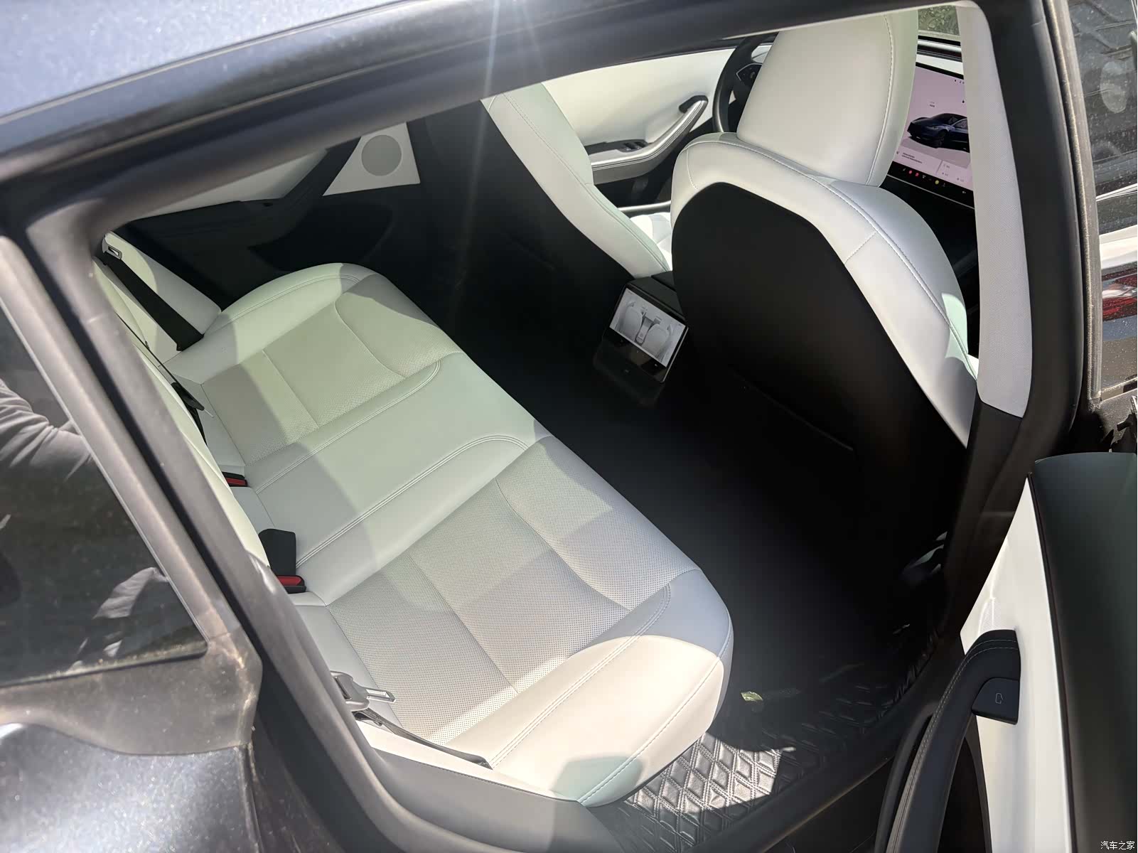 Tesla Model 3, 2025 8