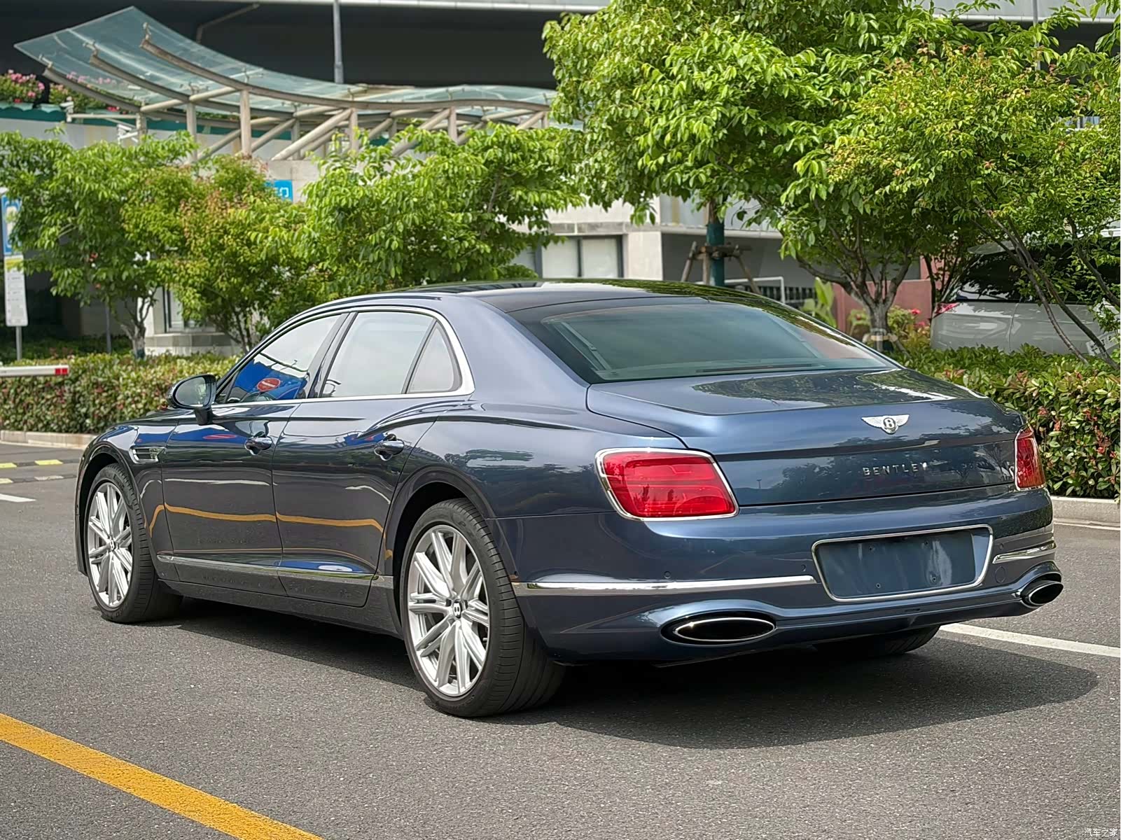 Bentley Flying Spur, 2021 4