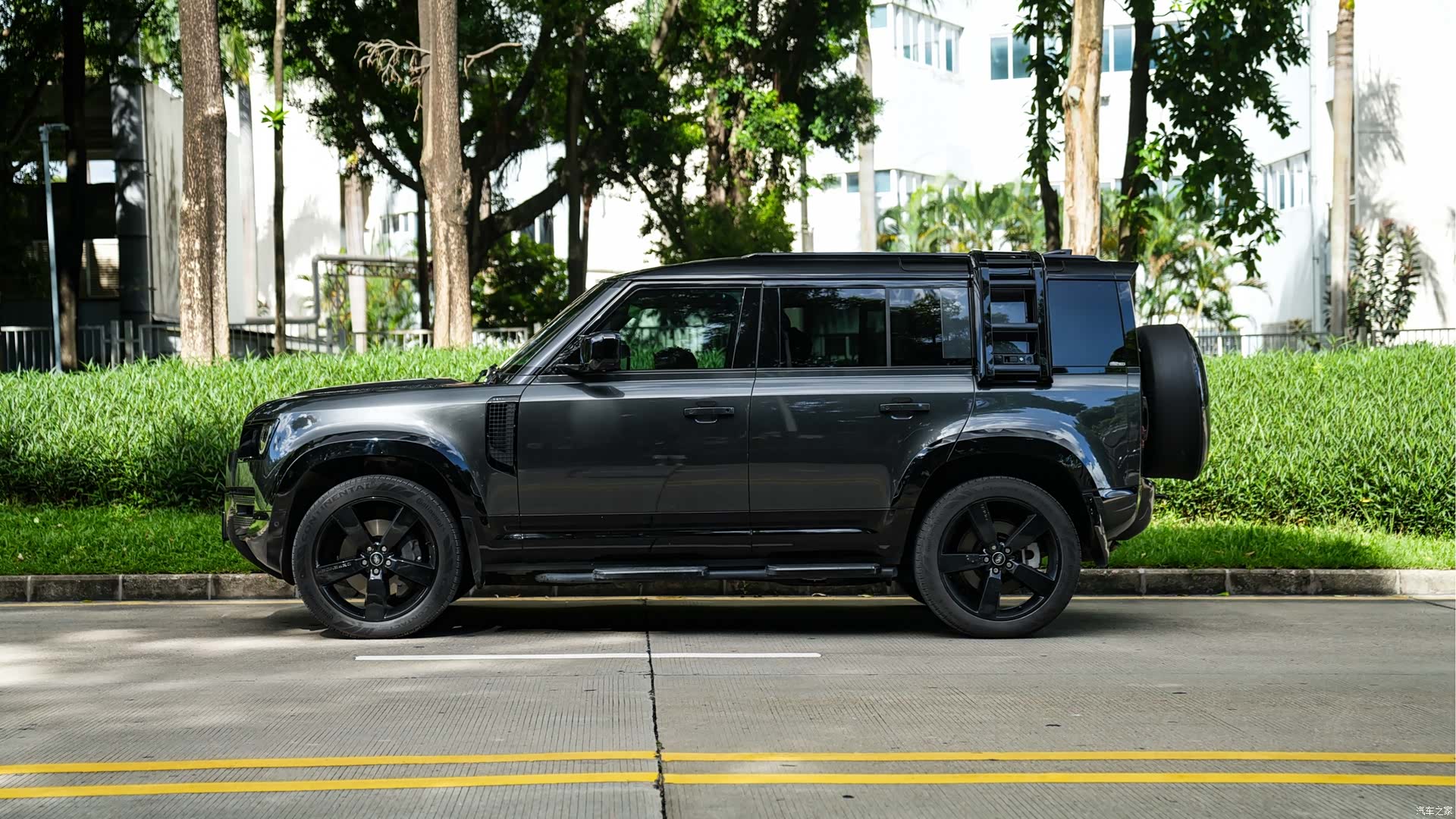 Land Rover Defender, 2025 3