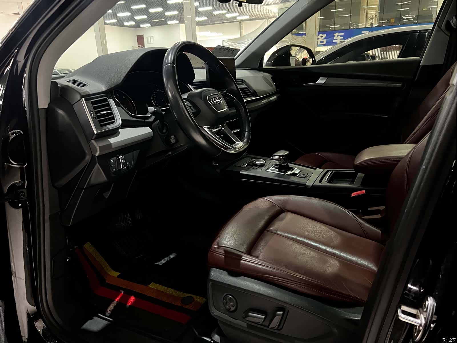 Audi Q5L, 2019 все фото