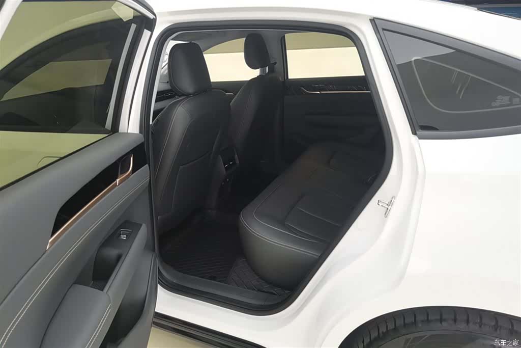 Wuling Starlight, 2025 11