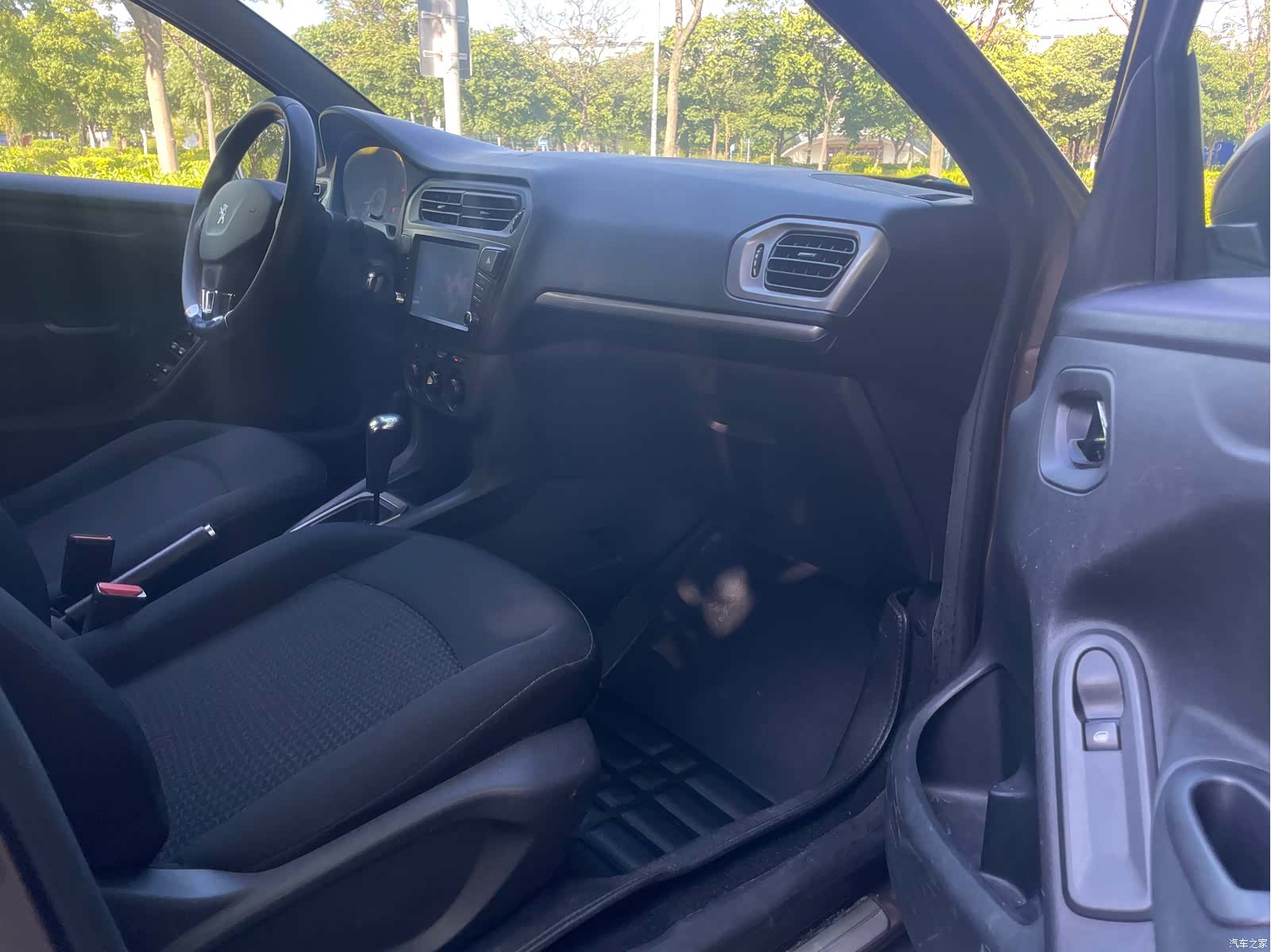 Peugeot 301, 2014 14