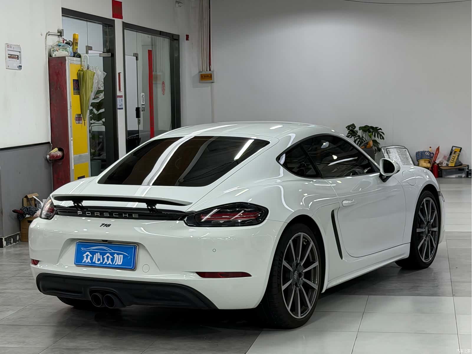 Porsche Cayman, 2023 4