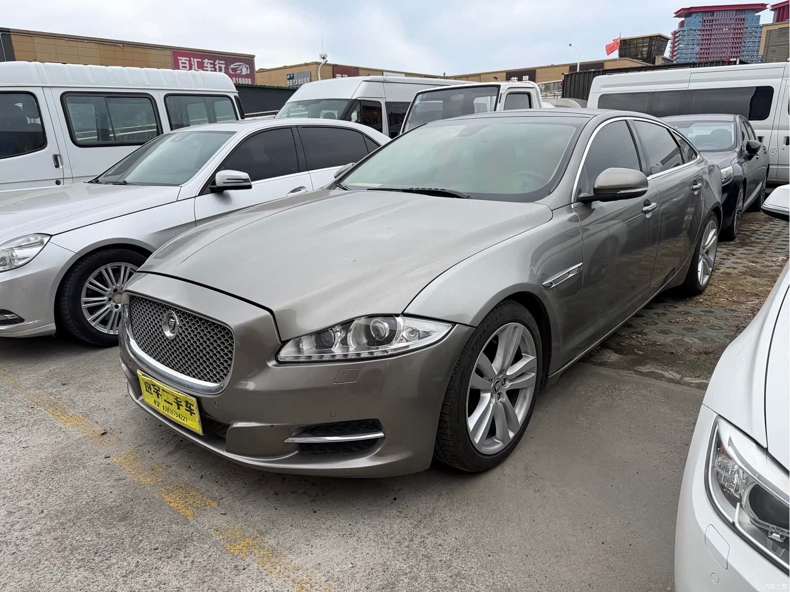 Jaguar XJ